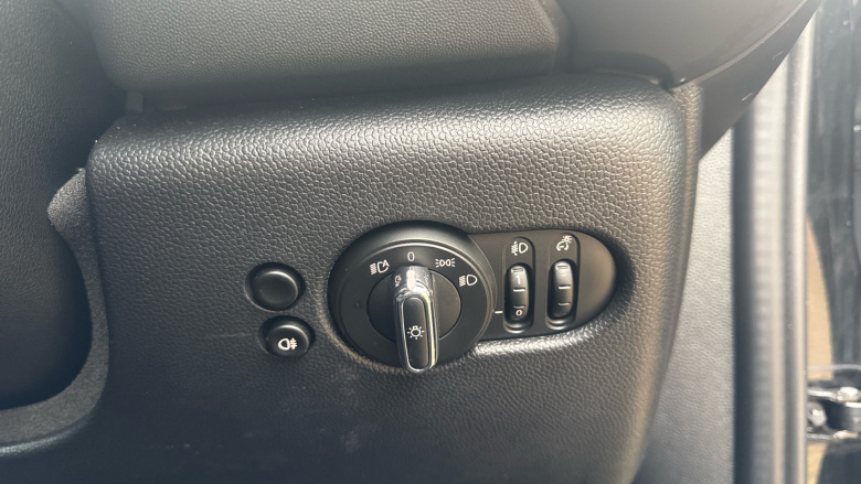 MINI Hatchback 1.5 Cooper Sport Premium 5dr Auto Petrol Hatchback